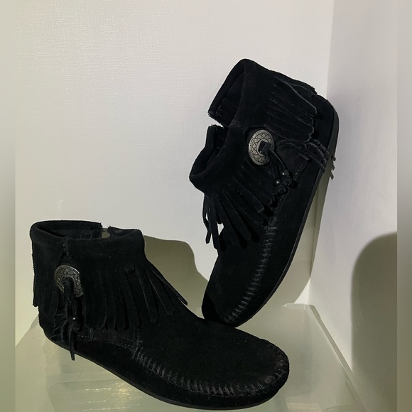 Minnetonka Black Suede Fringe with Concho Booties with Zipper - Picture 1 of 16